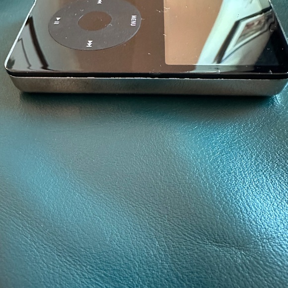 Classic iPod 5th Generation - Picture 6 of 8